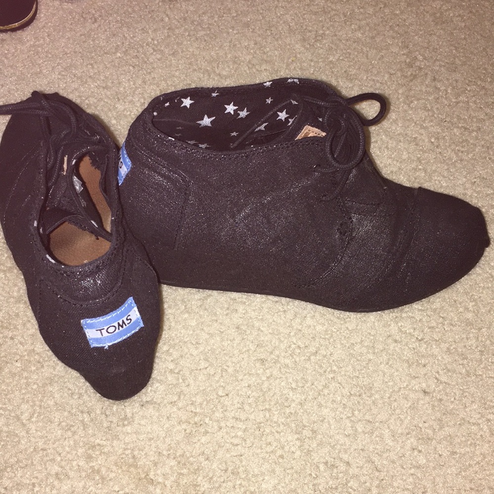 TOM’S Shimmering Black Wedged Booties Size 9